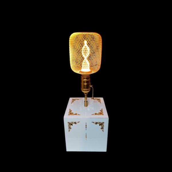 Bijela dizajnerska stolna lampa u vintage-industrijskom stilu - Slika 5