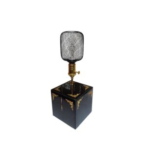 Dizajnerska stolna lampa u vintage-industrijskom stilu