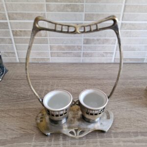 Secesijski držač za šalice s porculanskim umecima