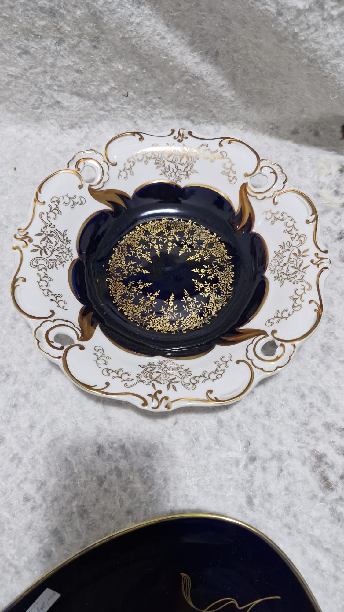 Veliki Weimar tanjur s kobaltnom podlogom i pozlatom