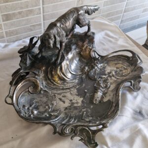 Jugendstil posuda s figurom psa, cin