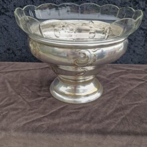 Posrebrena žardinjerica s valovitim staklom