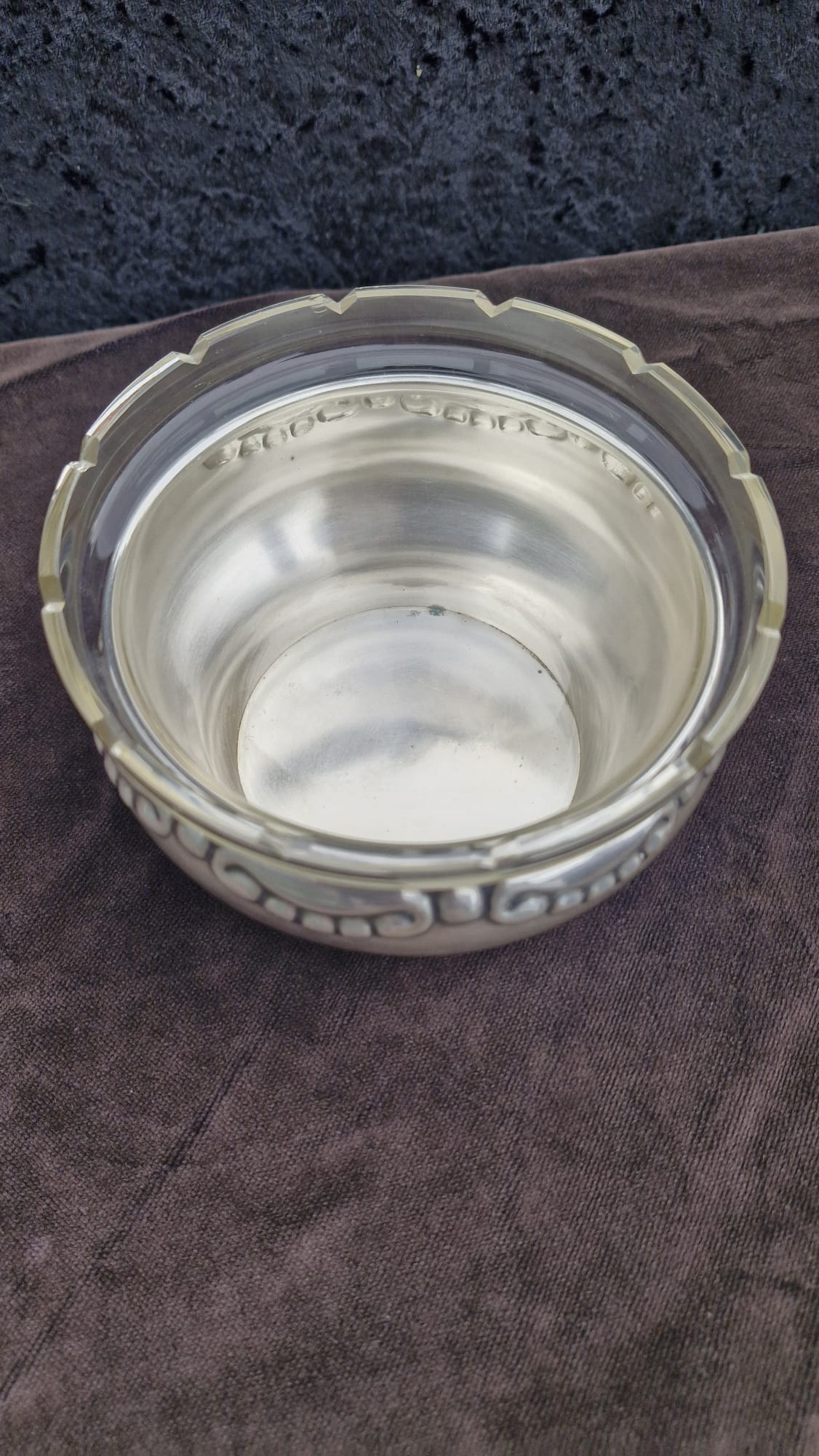 Manja posrebrena žardinjera s reljefnim kristalnim uloškom - Slika 2