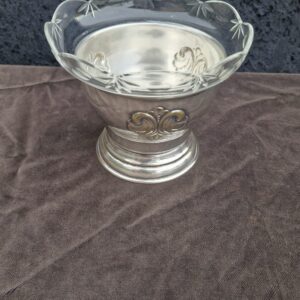 Posrebrena žardinjerica s kristalnim uloškom