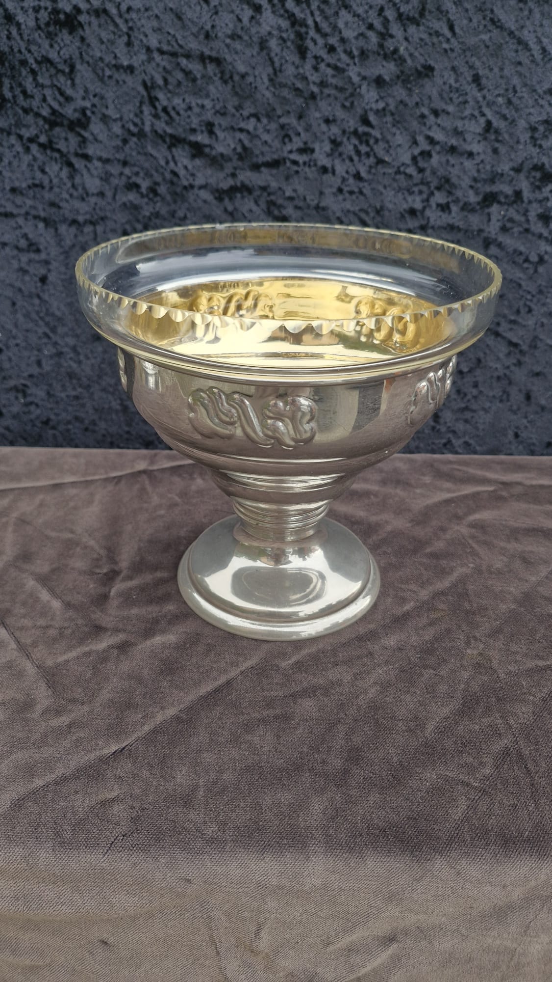 Posrebrena žardinjerica s pozlatom