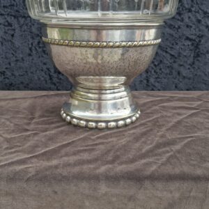 Posrebrena žardinjerica s nazubljenim staklom