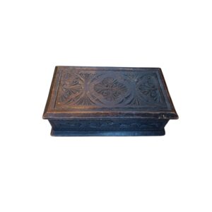 Rezbarena drvena kutija s pregradama