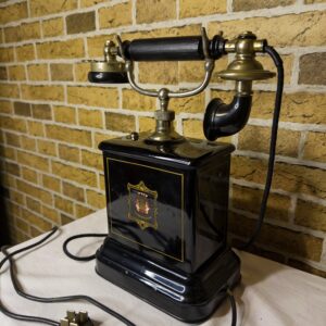 Antikni stolni telefon JYDSK Telefon – oko 1900. godine