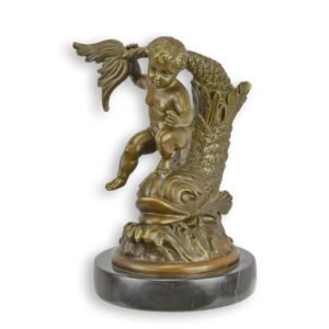 Brončana skulptura – putto na ribi