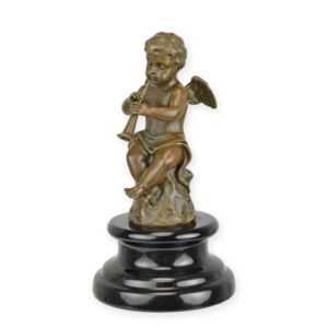 Brončana skulptura – putto svira flautu