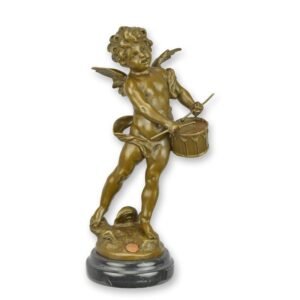 Brončana skulptura – putto svira bubnjeve