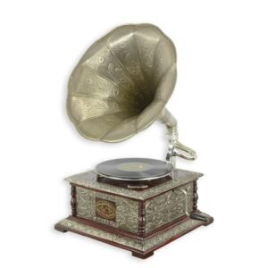 Gramofon četvrtastog oblika s mjedenim detaljima (GR-9)